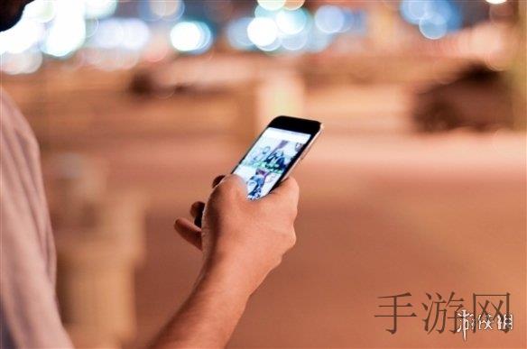 蜜桃视频一二区入口,网络链接引发热议,成人内容传播需警惕-1